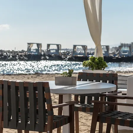 Отель Knossos & 5*